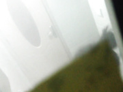 大眼睛小妹洗澡偷拍