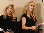 在性治疗中拥有三人大鸡巴挨边后入打桩