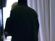 金发女郎想要和陌生人的黑鸡巴做爱后入