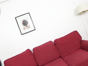 穿着紧身衣的金发熟女被黑人肛交中出开心快乐