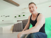 光着屁股跳到沙发上约操男友大鸡巴后入