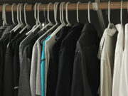 紧张女朋友在他观看时操她的第一个大鸡巴