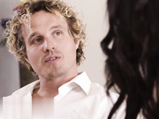 米歇尔从调酒师那里得到她需要的一切