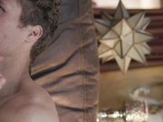 大奶继姐加布里埃拉·洛佩兹在家庭度假时操她的继弟