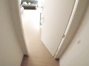 22岁嫩模休息室惨遭巨根变态男迷奸 无套玩弄内射