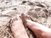 真实青少年-夏日的悍妇在狠狠被操前尿在沙滩上