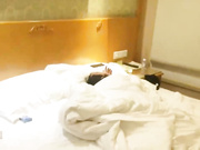 眼镜哥迷奸公司美女同事