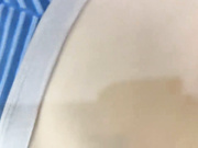 性感黑丝美腿，撩起裙子用按摩器震穴