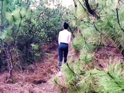 猎奇！中国情侣为了追求刺激，竟然站在树上打炮！.mp4