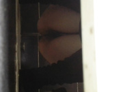 某大廈公共女廁拍攝到的各式美女白領如廁噓噓 有個穿著涼鞋妹子尿尿小陰唇張開絕對誘惑 露臉高清