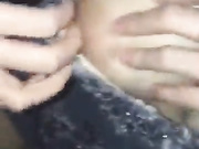 对白有趣台湾老板去CLUP这老板有个怪癖喜欢逐个看小姐下面的毛毛摸奶子