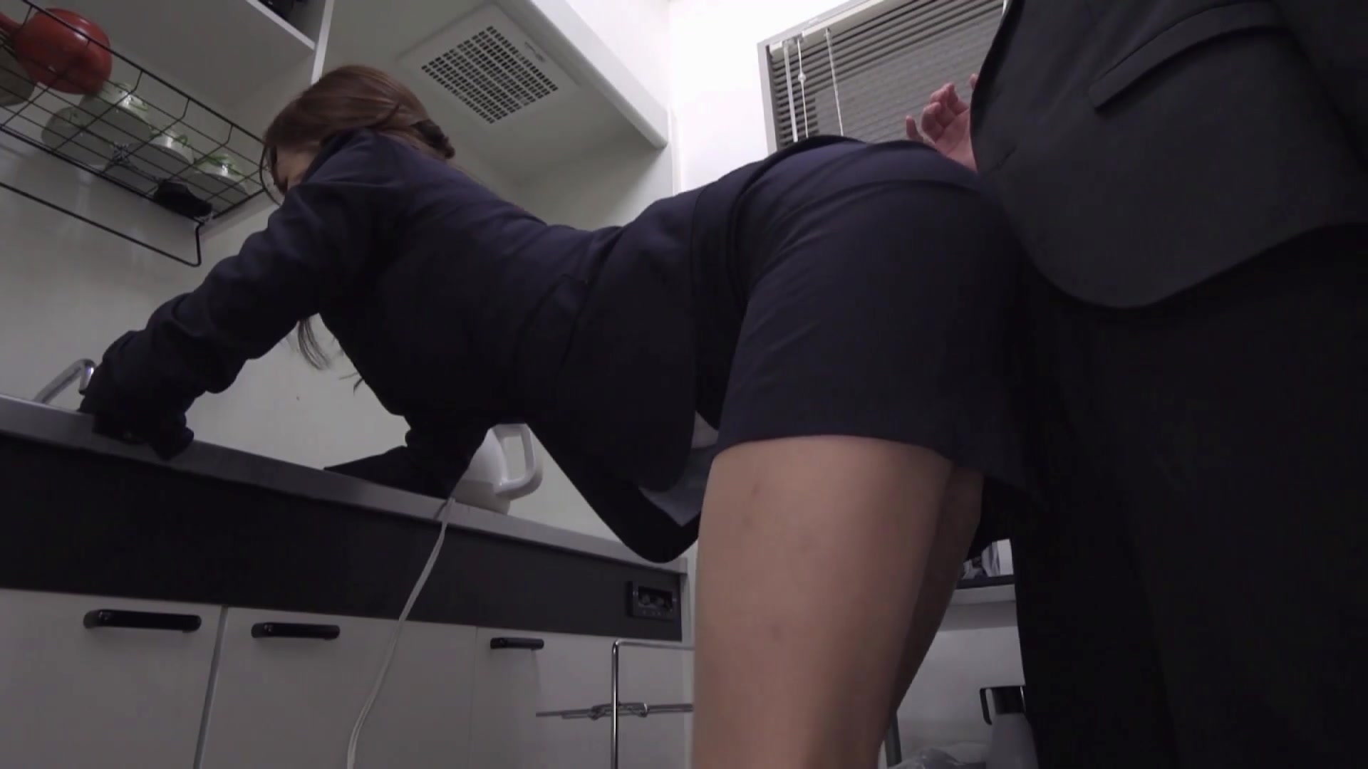 [SW-480] 会社で高飛車と噂される先輩女子社員はチ○ポ日照りで欲求不満！ 【破解】 - 1of5