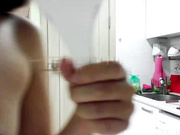 猥瑣眼鏡小夥居家和漂亮大學生短發女友廚房裸體做飯 受不了直接強行插入啪啪 太刺激了 720P高清原版