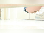 最新流出國內廁拍大神潛入某購物中心隔板女廁偷拍幾個美女如廁噓噓 雪白大屁股看得欲火焚身 1080P高清無水印