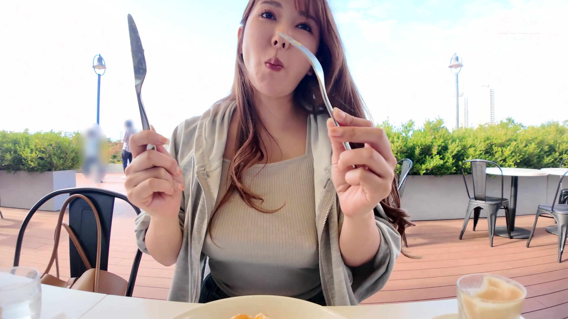 [CEMD-657] ノーブラ熟巨乳ムチムチおっぱいデート 波多野結衣 - 2of5