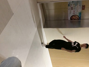 最新流出-某商場高檔餐廳公共女廁偷拍吃夜宵的各式美女少婦如廁噓噓 有個顏值清純妹子逼毛真性感 原版高清