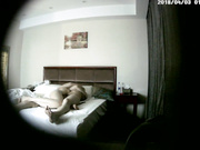 主題酒店拍攝到的外表清純模特級眼鏡女私會帥哥網友 貌似開始有些矜持後來脫光被狠狠地操爽了 1080P高清