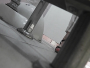 最新流出廁拍大神潛入某高校公共女廁連續偸拍各式美女如廁噓噓 貌似得還未開苞啊 1080P高清原版