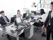 [JUR-343] 職場の生理休暇から’危険日’を把握され…。デカチン同僚に喰われ続ける、 ≪妊娠確実≫オフィス不倫SEXー。 岬ひかり 【破解】 - 1of5