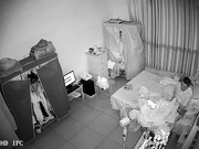 家庭網絡攝像頭黑客破解拍攝到的小夫妻啪啪過性生活 貌似做愛前沖了一杯瑪卡 有點猛啊 露臉高清