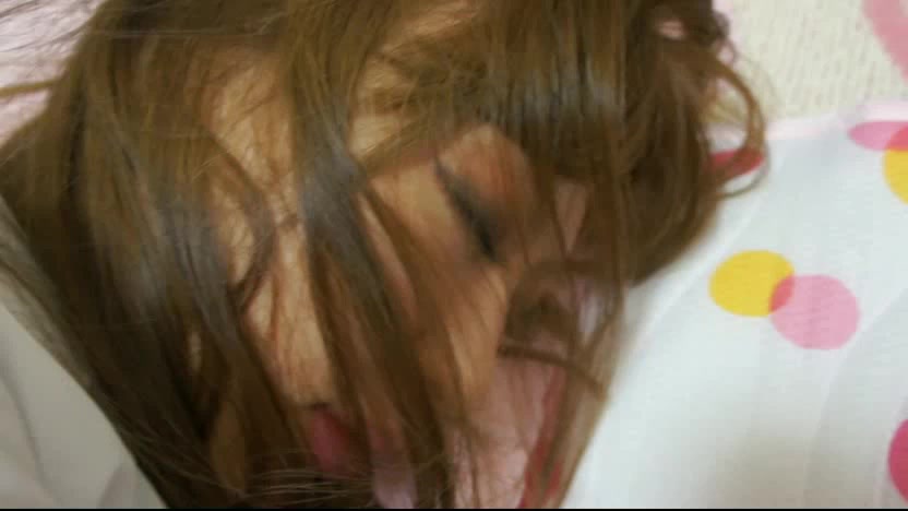 超正嫩妹惨遭下药猥琐迷奸