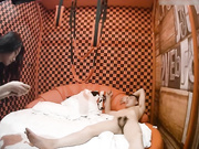 喷血推荐-主题酒店TP170CM长腿美女利用上班时间偷偷和男友开房,刚操一会就赶紧回公司了,猥琐男竟把女友漂亮女闺蜜骗来接着操!