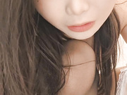 纯情小绵羊，丝袜露脸乖巧可爱的小骚妹，道具塞进逼里抽插浪叫，爽的喊狼友爸爸，揉奶玩逼淫声荡语表情好骚