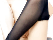 丝袜露脸情趣装白虎小妹被大哥压在身下狠狠蹂躏，乖巧听话深喉草嘴，打桩机式爆草浪叫呻吟，表情好骚好刺激