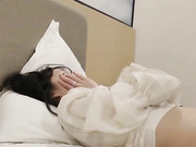 大三美女箍牙妹在校外开房 哈哈好喜欢她