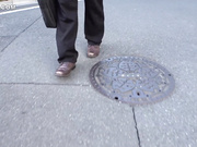 [破解]KAM-265 欲求不満の人妻が発情 豊満ボディ妻のノーブラ＆ノーパン誘惑 爆乳尻で男達を喰い尽くす 塚田しおり - 1of5