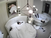 酒店豪华套房偷拍眼镜小胖好福气啊这么好身材的美乳妹子无套内射流床上了