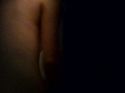 门缝偷拍合租美女洗澡系列