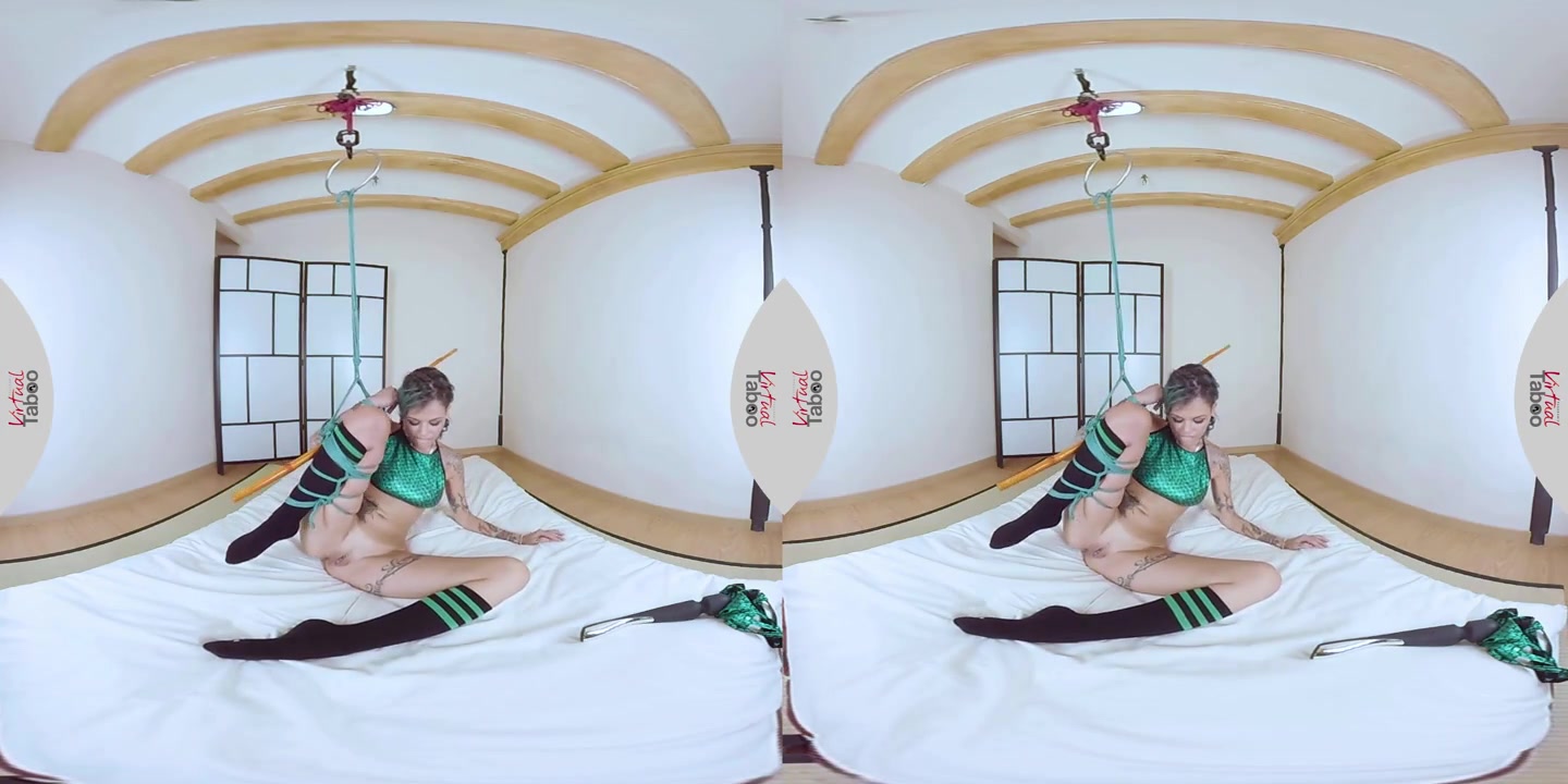 Sexy Onix Babe bating her hungry twat being tied