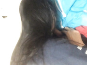 现在的学生真早熟 女生直接帮男友在教室里口爆！