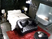 喷血推荐-主题酒店偷拍年轻力壮小伙把身材修长的大学女友干的狂叫不止,听声音都哭了,受不了躲到卫生间又在浴缸里干!