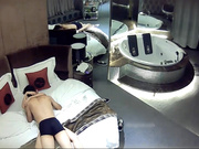 豪华套房偷拍短发美女被男友快速抽插妹子这小身板抱着操是太爽了