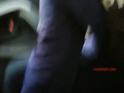 御姐搭上顺风车被老司机下药到矿泉水里 边走边摸拉到偏僻的地方 穿黑丝竟然不穿内裤 肥美BB露出无套内射