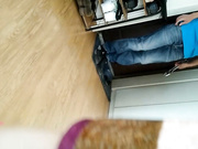 美女家里冰箱坏了找维修员上门修理主动勾引赖赖唧唧很饥渴求在厨房操她抱起来干呻吟给力对白淫荡