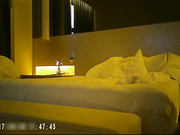 公司经理酒店与单位财务部女人味十足风骚女会计开房偷情很有情调放着A片穿上情趣装道具鸡巴一起玩太刺激了