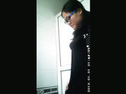 外站流出高校女厕近距离偷拍下课铃响妹子们排队嘘嘘