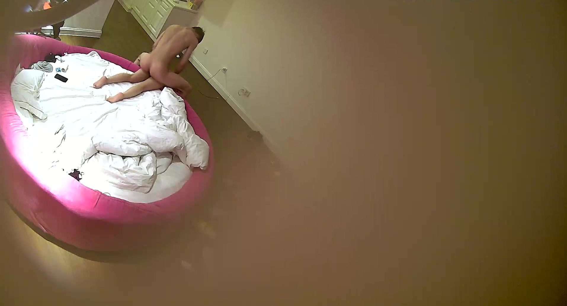 圆床大学生情侣开房造爱眼镜美眉身材苗条呻吟声特嗲年轻精力旺盛多体位干了3炮还玩裸体自拍留念对白清晰