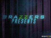 生日舞会上用湿漉漉的阴户取悦客户的骚货