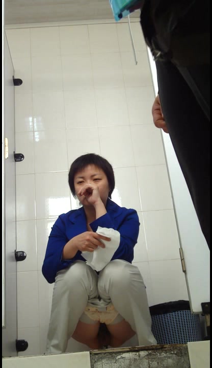 商场厕拍系列 商城的生意太好了，大家都排着队来