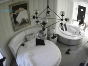 高挑性感的长腿美女酒店被性欲旺盛的男友操完又操美女干的受不了大叫：走开,不行了,轻点,你又射我头发上了!