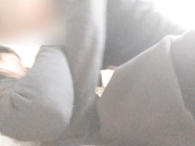 夜晚来临城郊路边店找快活碰见个看起来很良家笑起有酒窝的齐头帘少妇边看片边做还没干逼就水汪汪的对白精彩