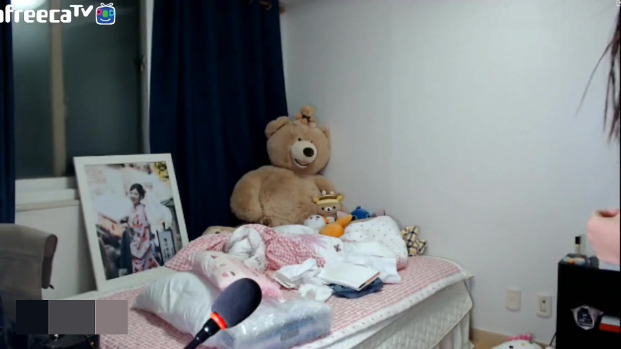 窺視afreeca知名主播忘关摄像头浴後全裸收拾房間-高清720P