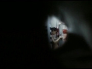 极限女生宿舍破了个洞偷拍学妹身体满足偷窥欲望，身材匀称阴毛性感