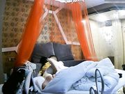 高校附近特色酒店艺校大学生情侣滚床单长发美女开始有点装矜持挑逗一番露出了淫荡一面被狠狠的捅了.