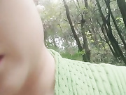 气质白嫩美少妇大白天在莲花上勾搭陌生小哥哥野外大战口爆吞精样子特淫骚