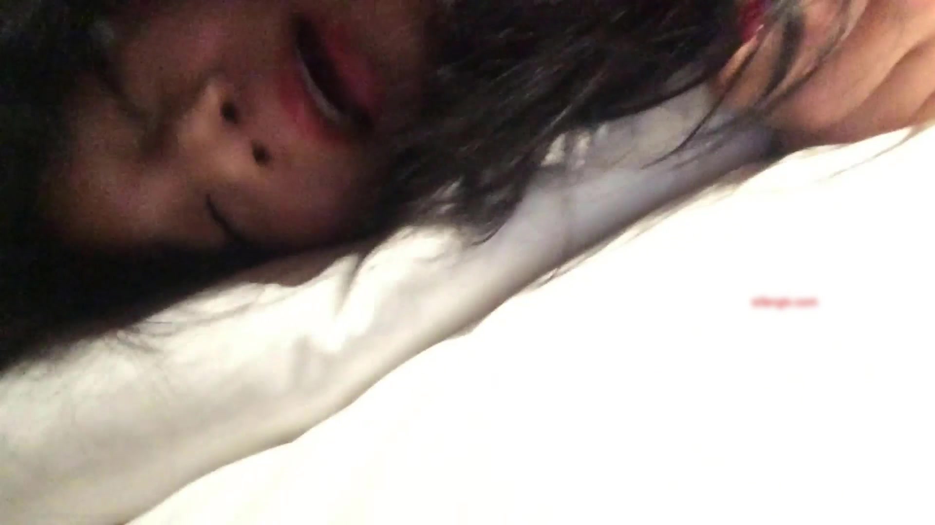 女神级气质性感美女背着男友体验刺激第一次出来偷吃约网友酒店开房,正肏时后悔了不想让干了,被抱着屁股操!